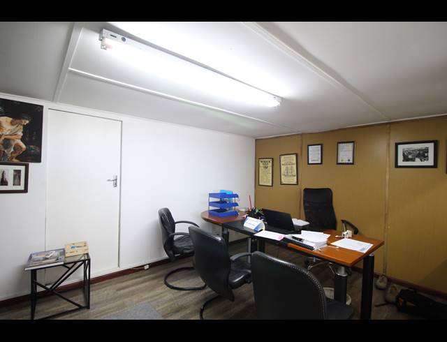 3,400M² WAREHOUSE FOR SALE IN BRAELYN